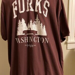 Torrid T-Shirt Womens Plus Size 2 Burgundy Twilight Forks Graphic Crew